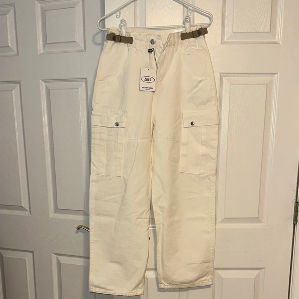 NWT Aelfric Eden Cream Cargo Pants